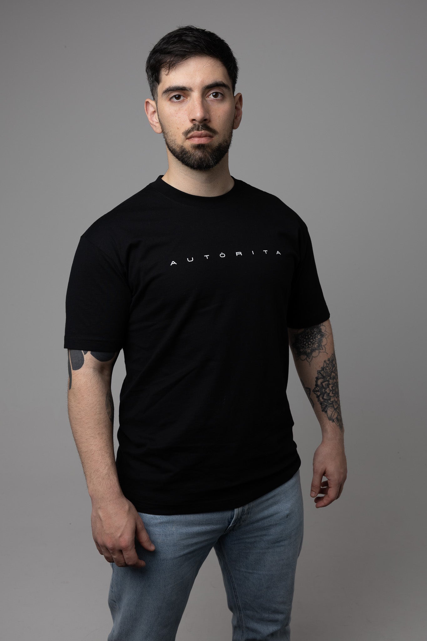 Camiseta oversize negra hombre AUTORITA