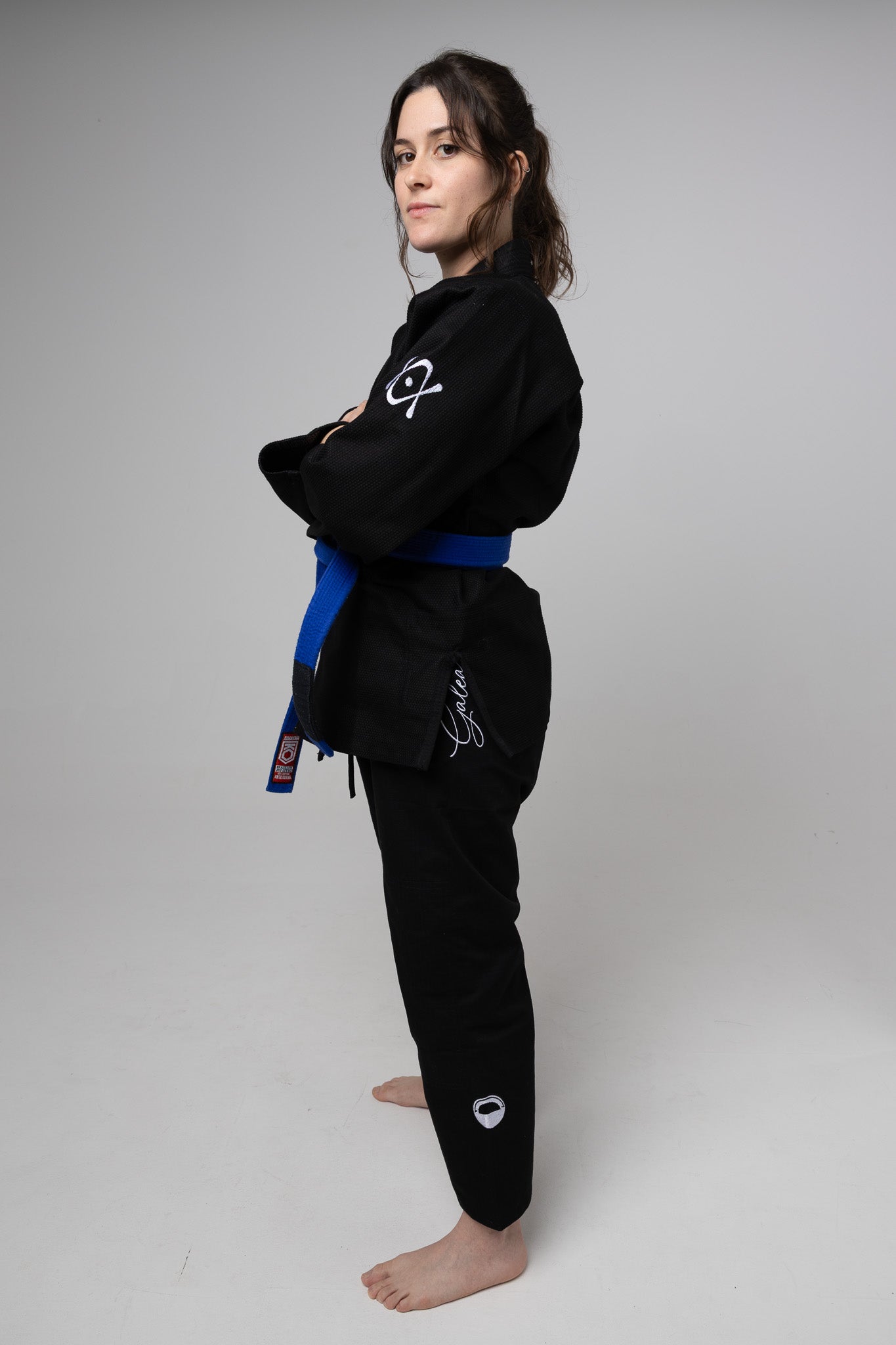 Gi BJJ negro premium AUTŌRITA Galea con diseño sobrio, elegante y técnico para jiu-jitsu