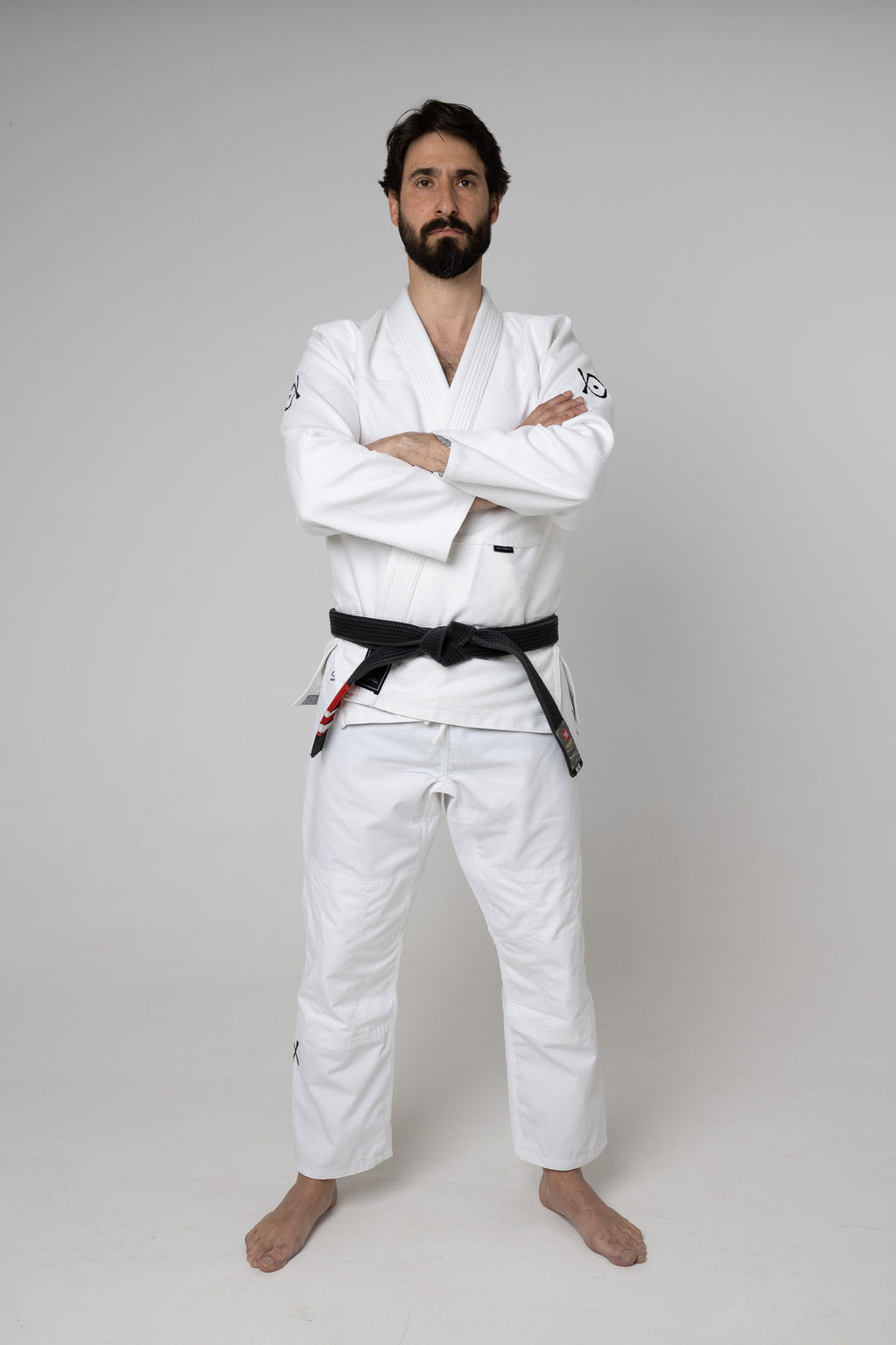 Gi BJJ premium blanco AUTŌRITA Galea con corte técnico, diseñado para atletas de jiu-jitsu