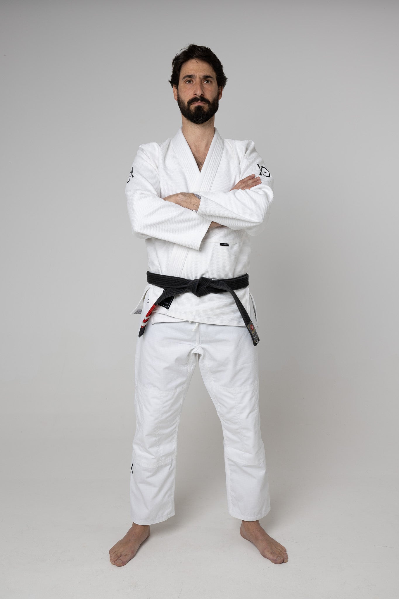Gi BJJ premium blanco AUTŌRITA Galea con corte técnico, diseñado para atletas de jiu-jitsu