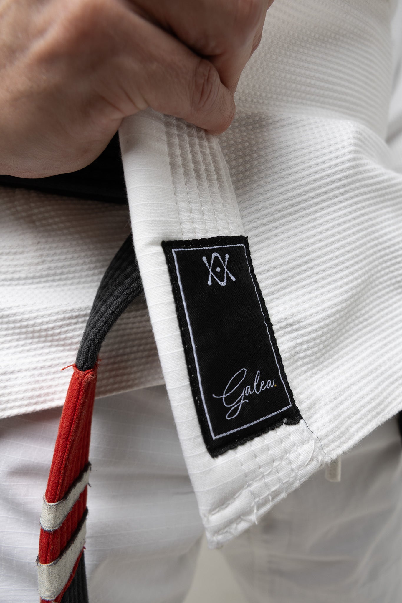 Etiqueta del kimono BJJ blanco AUTŌRITA Galea, gi premium para Brazilian Jiu-Jitsu