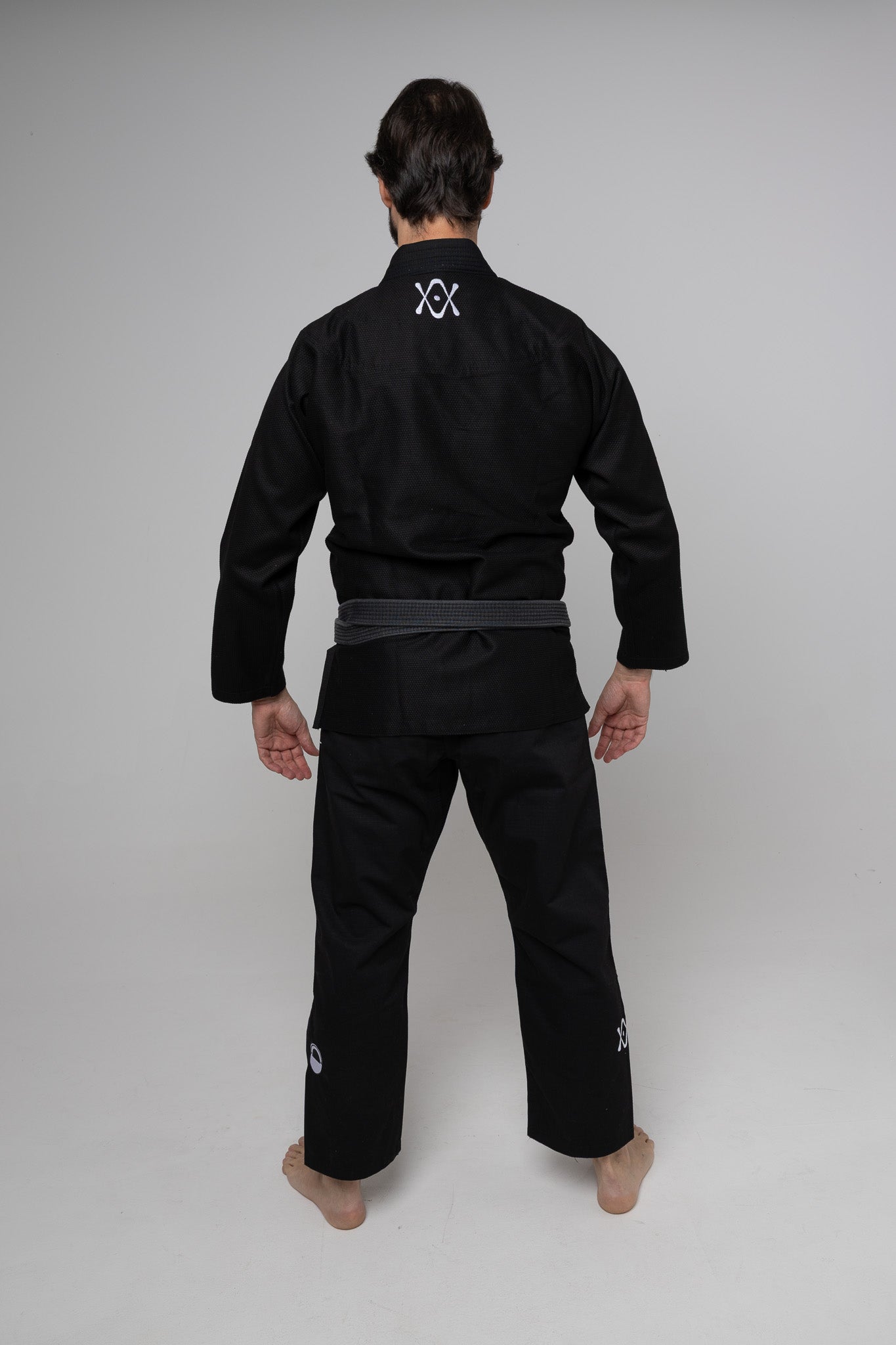 Parte trasera del kimono BJJ negro AUTŌRITA Galea, gi elegante para entrenamiento y competición