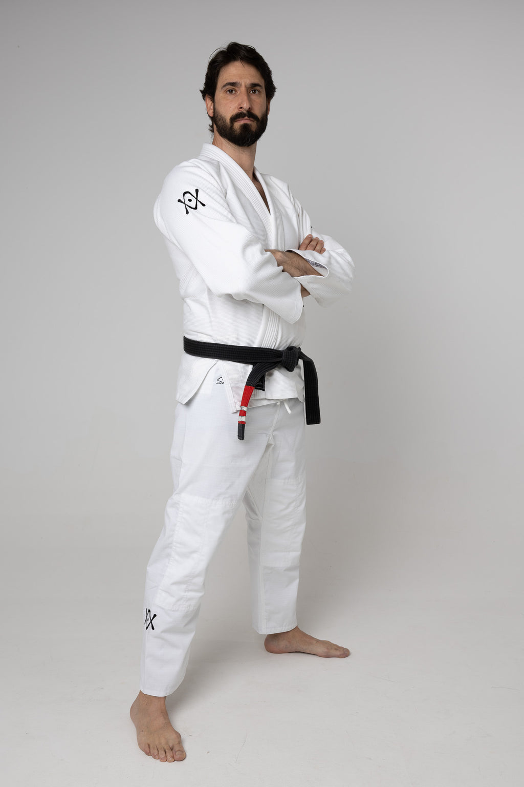 Kimono Brazilian Jiu-Jitsu blanco AUTŌRITA Galea visto de perfil, gi premium para hombre y mujer