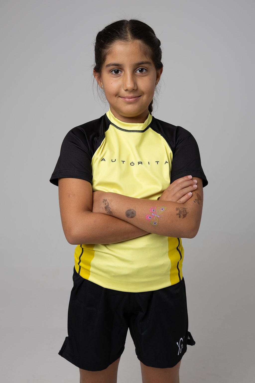 Licra kids amarilla y negra AUTŌRITA para grappling con diseño técnico y ajuste deportivo.