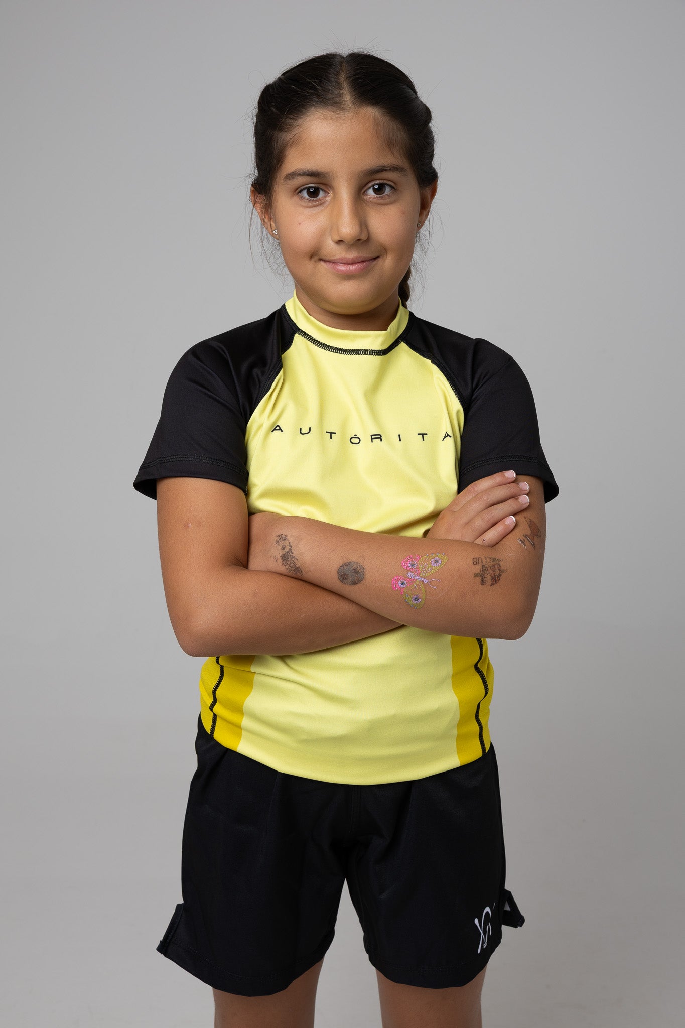 Licra kids amarilla y negra AUTŌRITA para grappling con diseño técnico y ajuste deportivo.